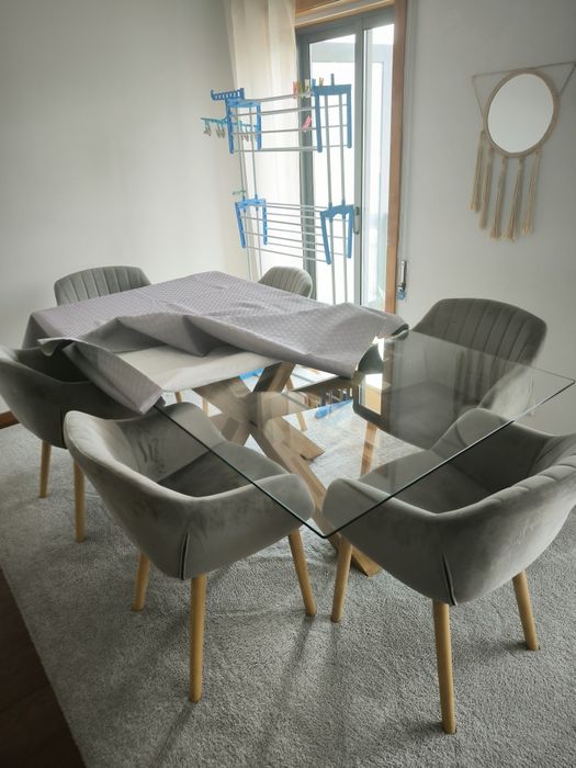 Mesa vidro com 6 cadeiras veludo