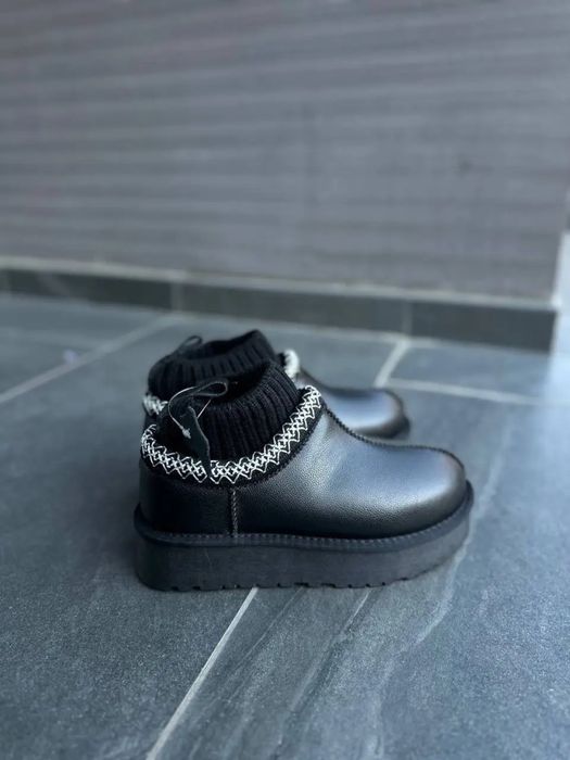 Продам угги кожанве с носком giffani ботинки