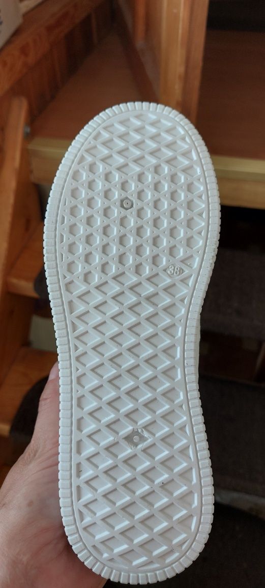 Sneakersy białe, nowe, rozm. 38