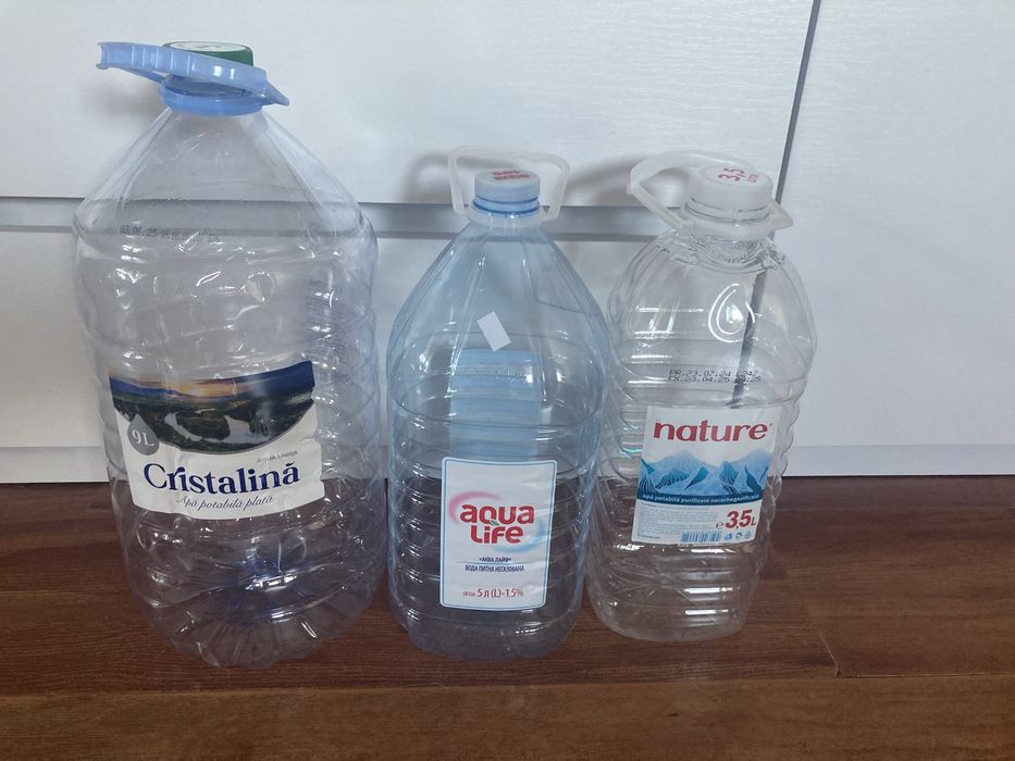 Продам пластиковые баклажки из под воды