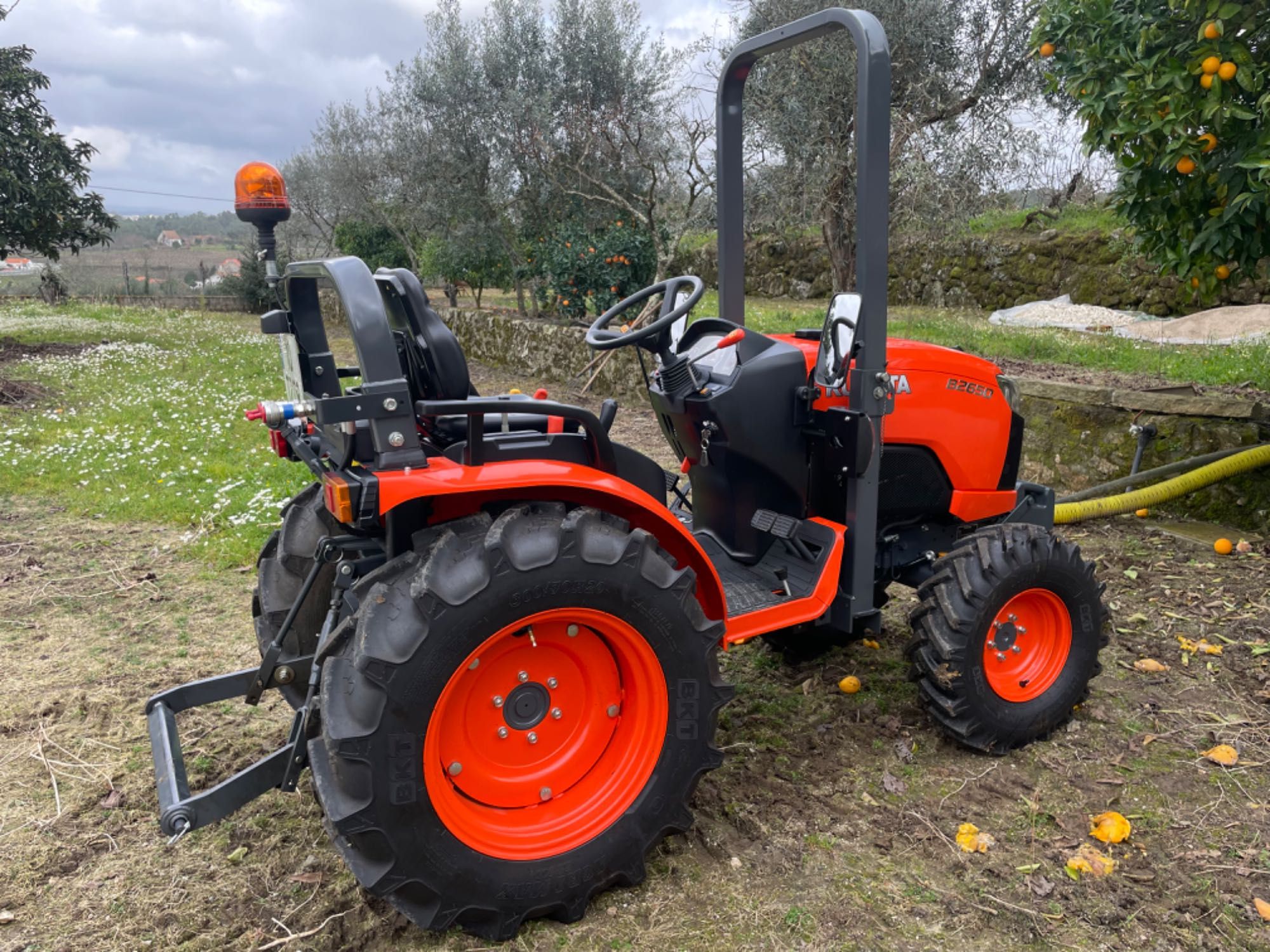 Trator kubota B2650 Semi Novo