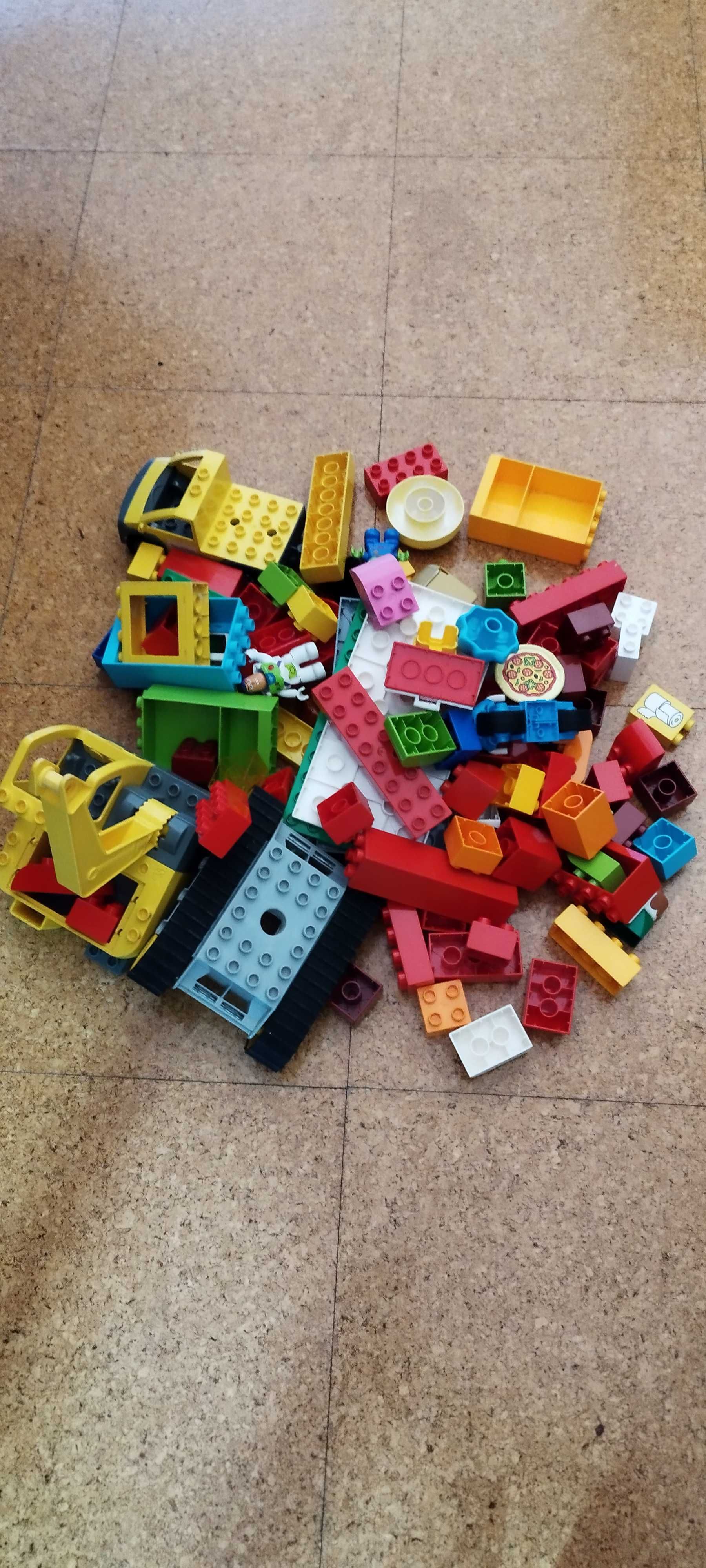 lego duplo peças mais caixa e playmobil e outros