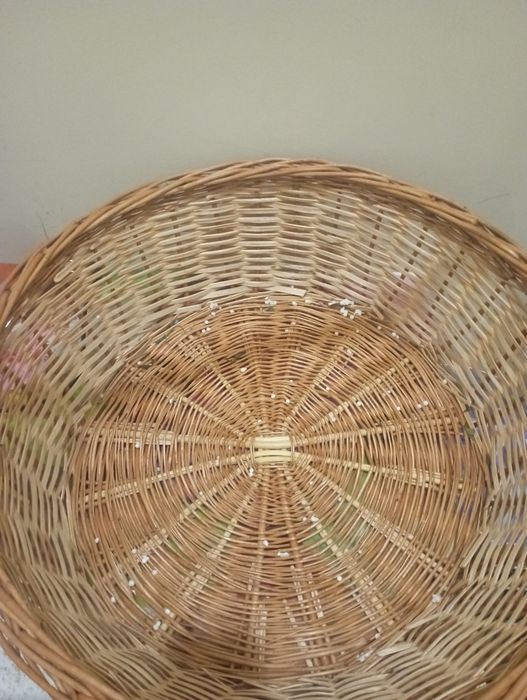 Плетеная велика корзина