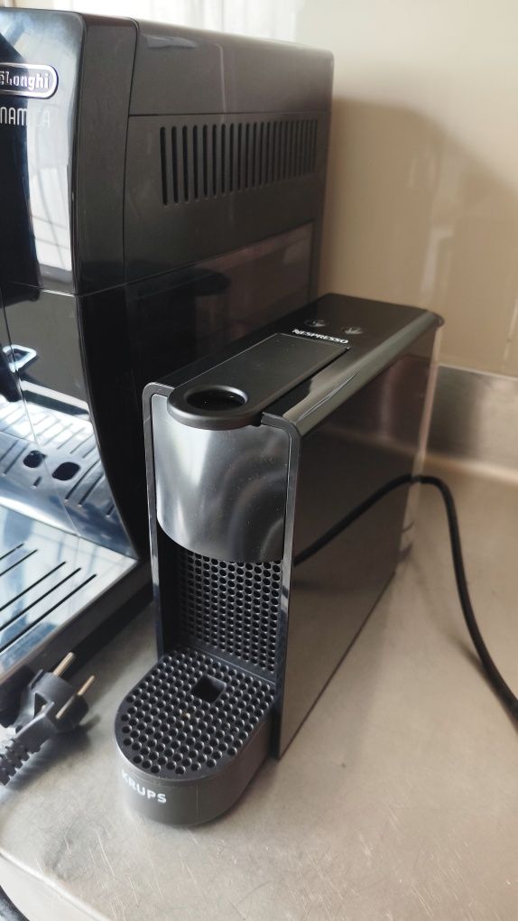 Máquina de Café NESPRESSO
