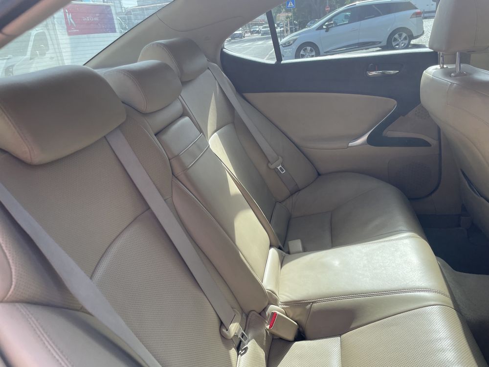 Lexus is220d como novo