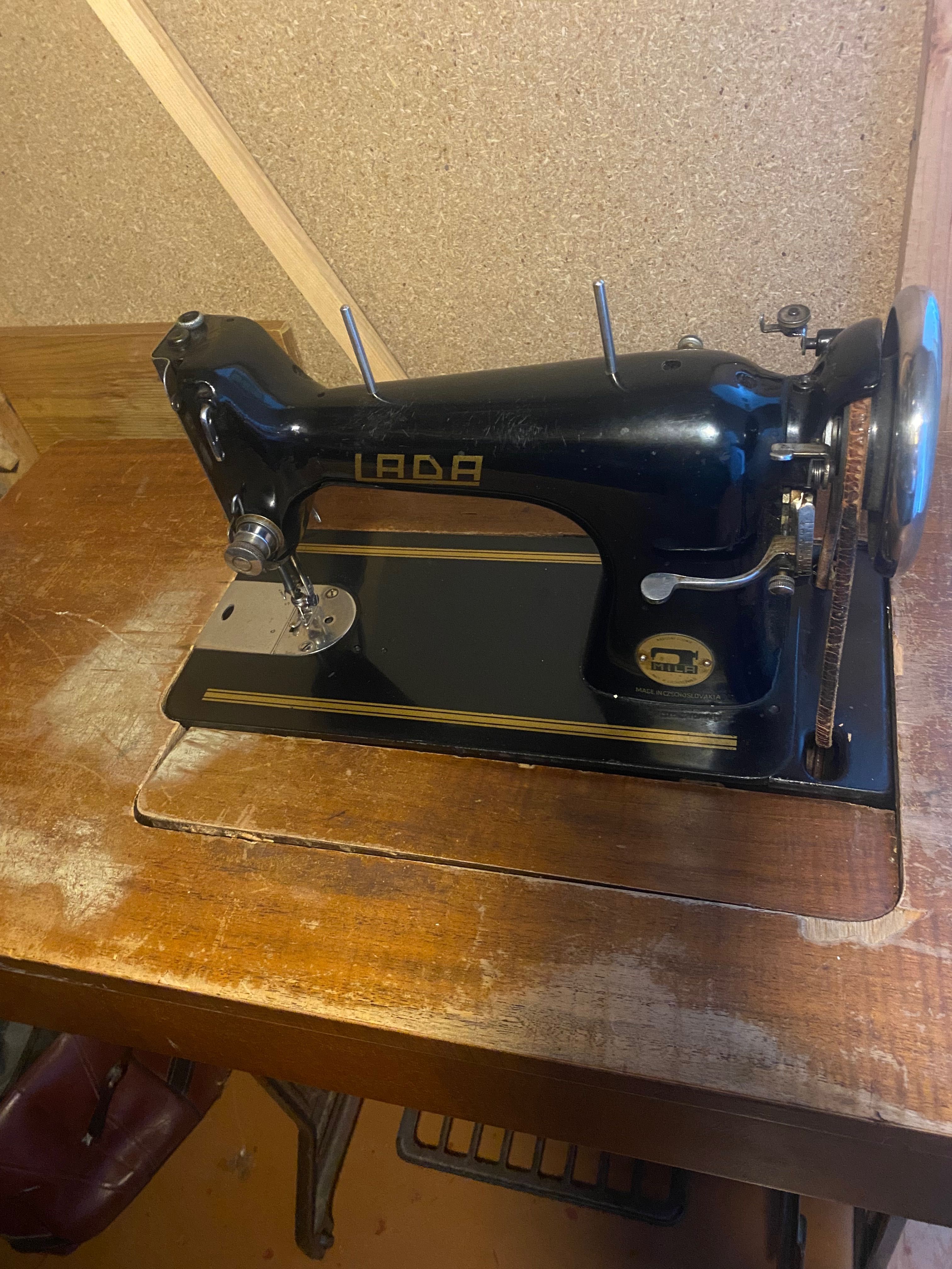 Швейная машинка раритет LADA