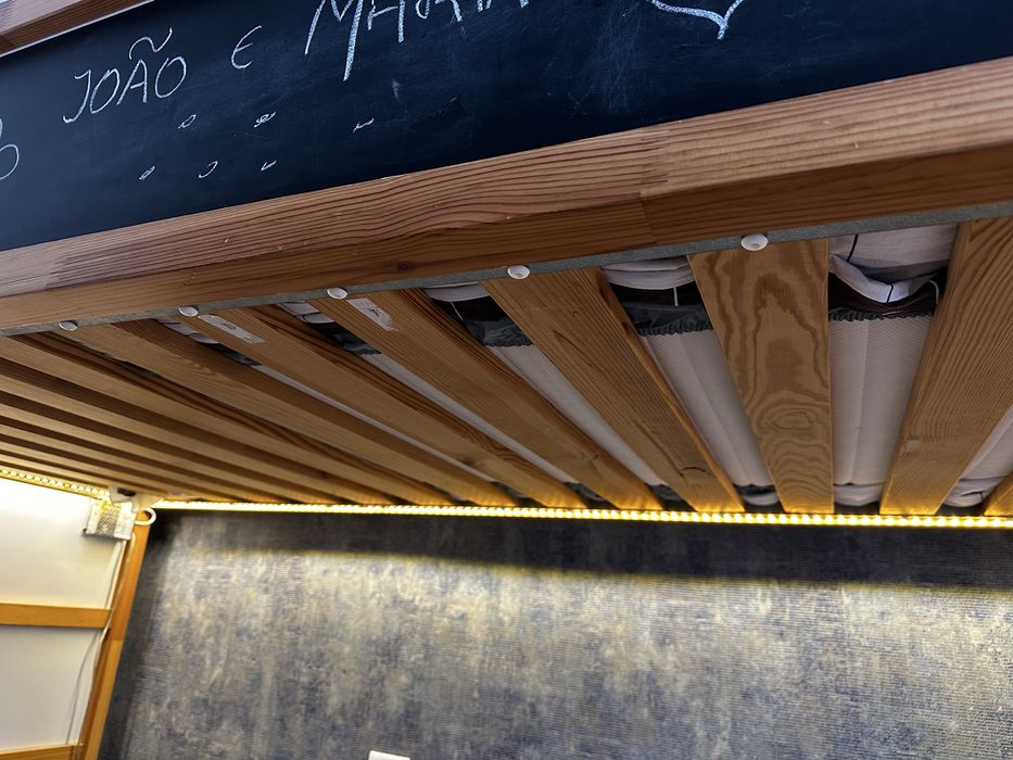 Beliche em madeira IKEA modelo Kura