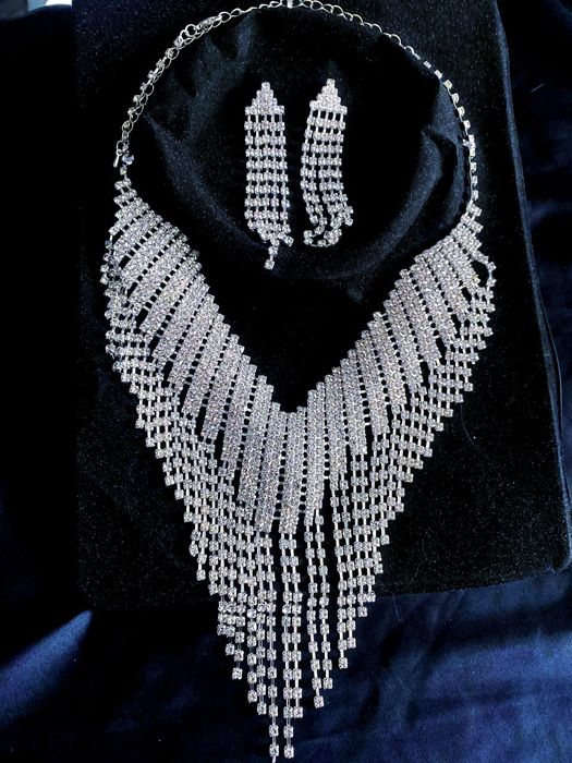 Колье і сережки в чудовому стані