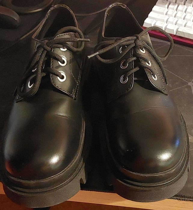 Par de Sapatos Zara Tamanho 44