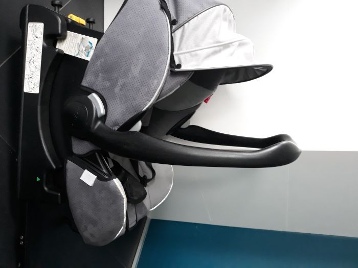 Nosiedłko Fotelik Recaro Young Profi Plus z bazą Isofix