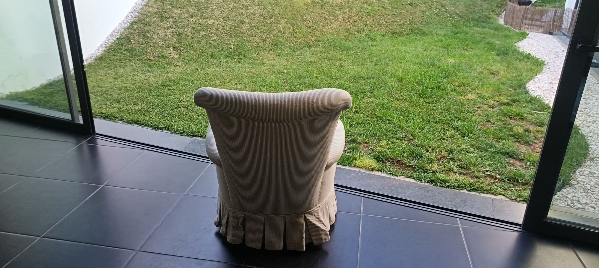 Poltrona bege usada