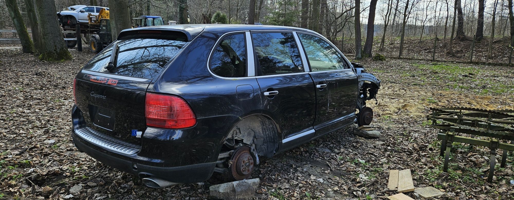 Porsche Cayenne powypadkowy na części