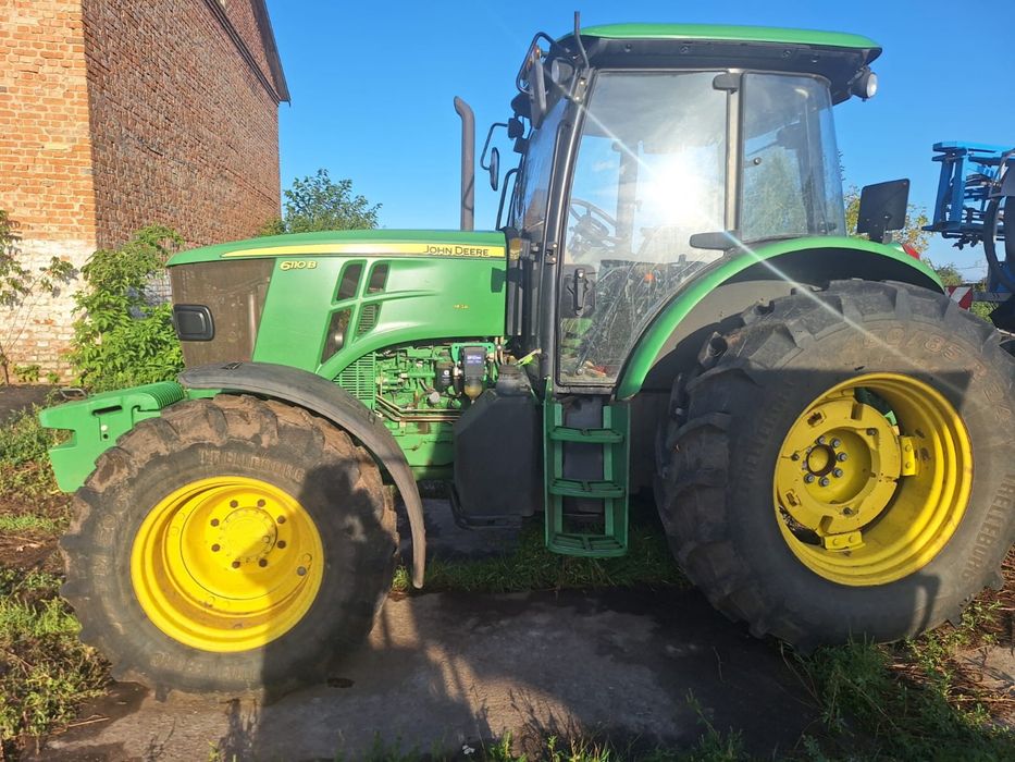 Продаж Трактор John Deere 6110B 2019