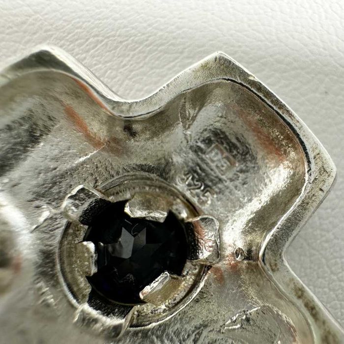 Duża zawieszka/wisiorek do łańcuszka krzyżyk z niebieskim oczkiem 925