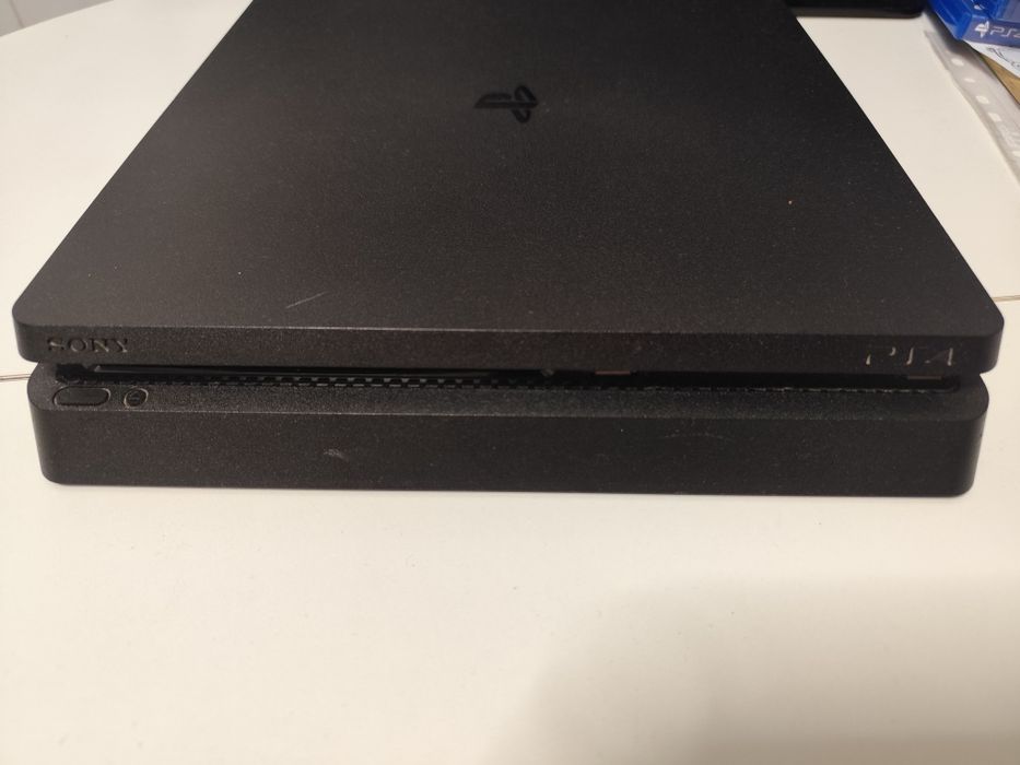 Ps4 com oferta de comando e 4 jogos