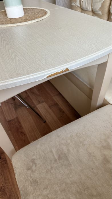 Стіл і диван кутовий на кухню