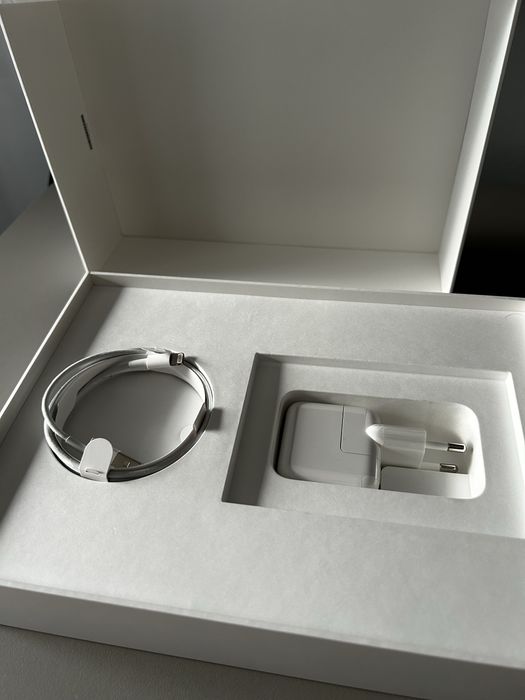 IPad  32 GB 6 generacji WI-Fi+ Cellular