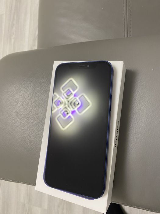 Айфон 12 Blue 256 CB не вмикаєтця