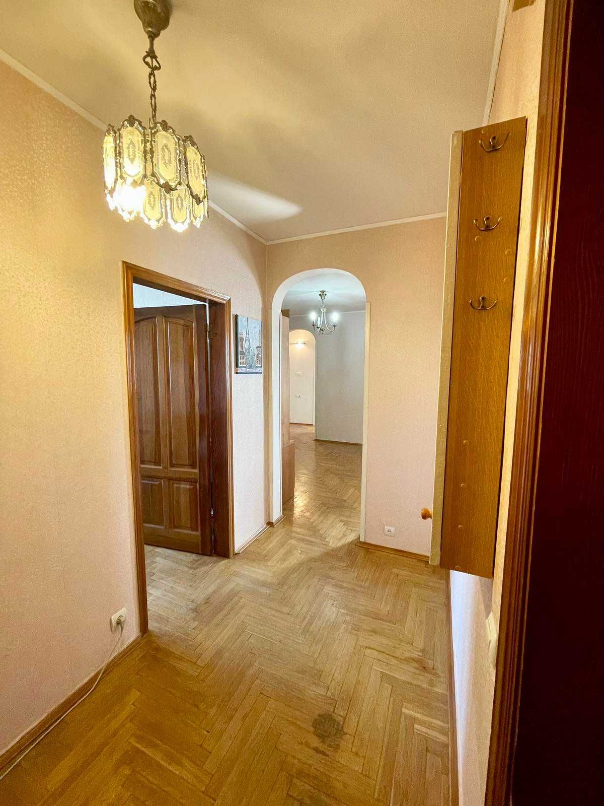 Продам 4-кімн. Ореста Васкула вул. 8, 102 м.кв