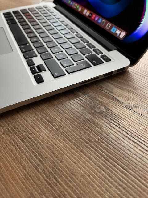MacBook Pro A1502 i5 8G ram 256 SSD 2015rok