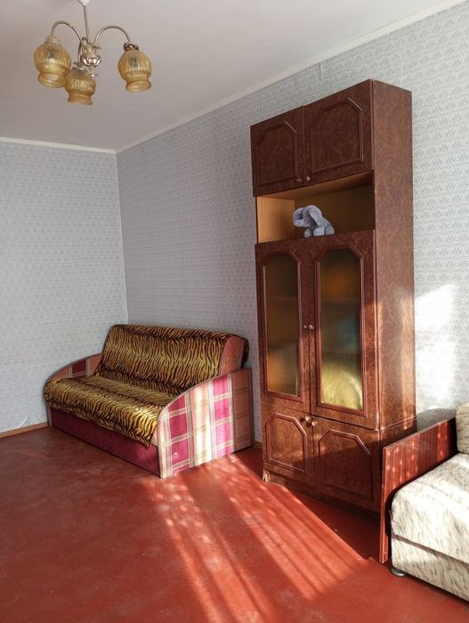 Продам 1 кімнатну квартиру на 5 Зарічному.