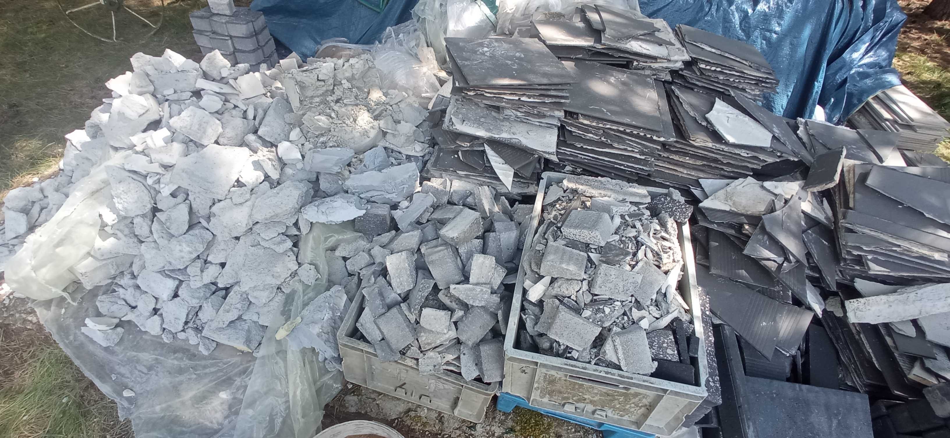 Oddam gruz z płytkami ceramicznymi