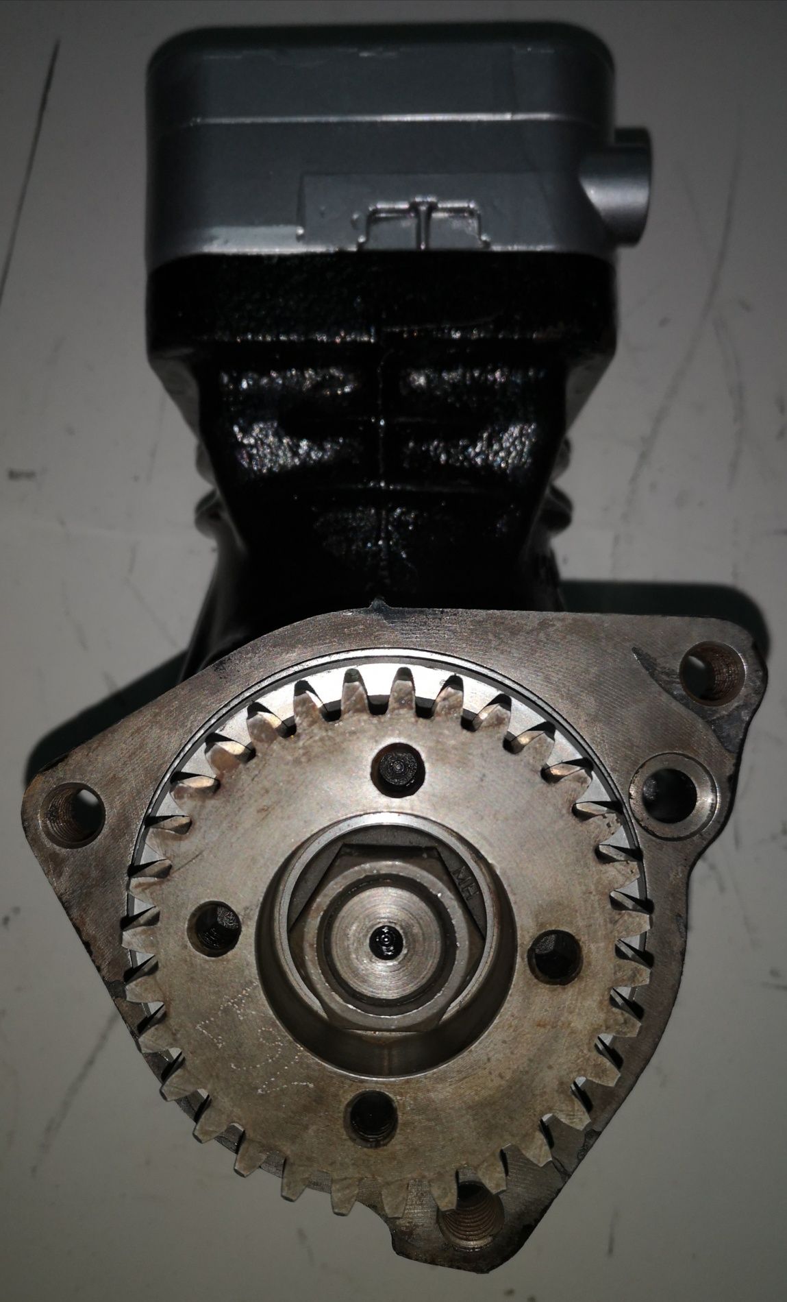 Продам компрессор Wabco 4111510040 на Man LE