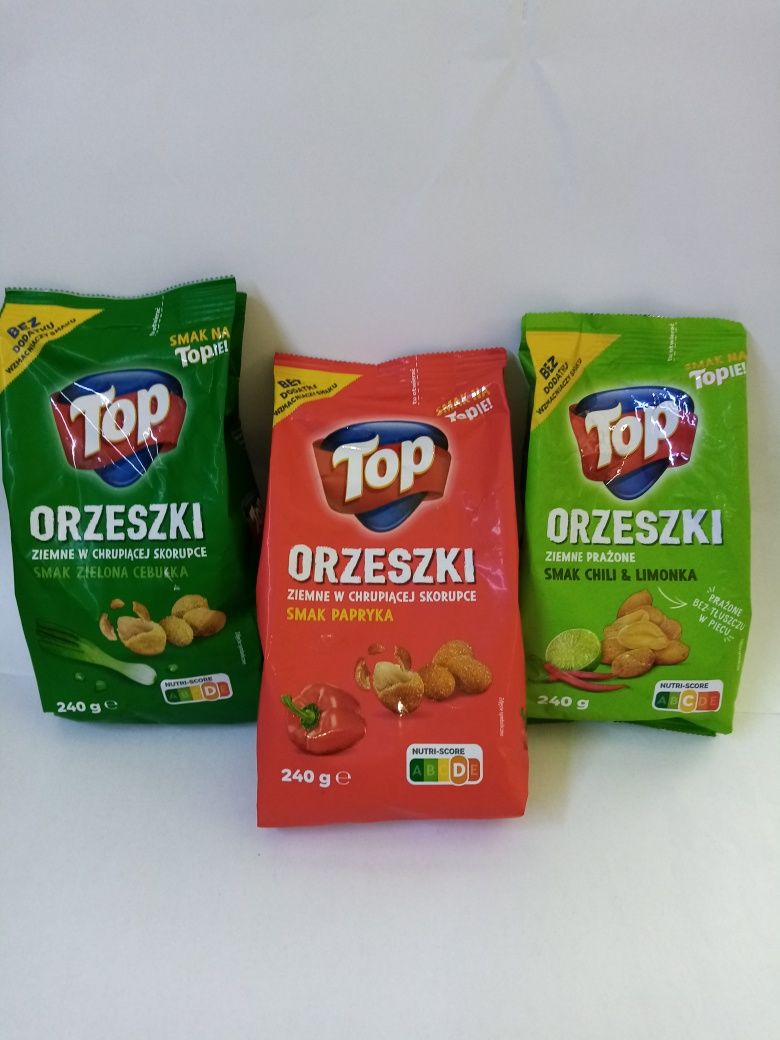 Горішки (арахіс) з різними смаками.