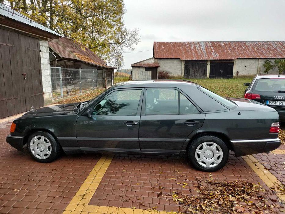 Mercedes Benz W124 3.0D 1988 r wąska listwa