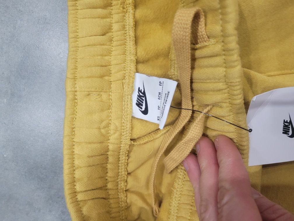 Spodnie dresowe damskie Nike XS miodowe