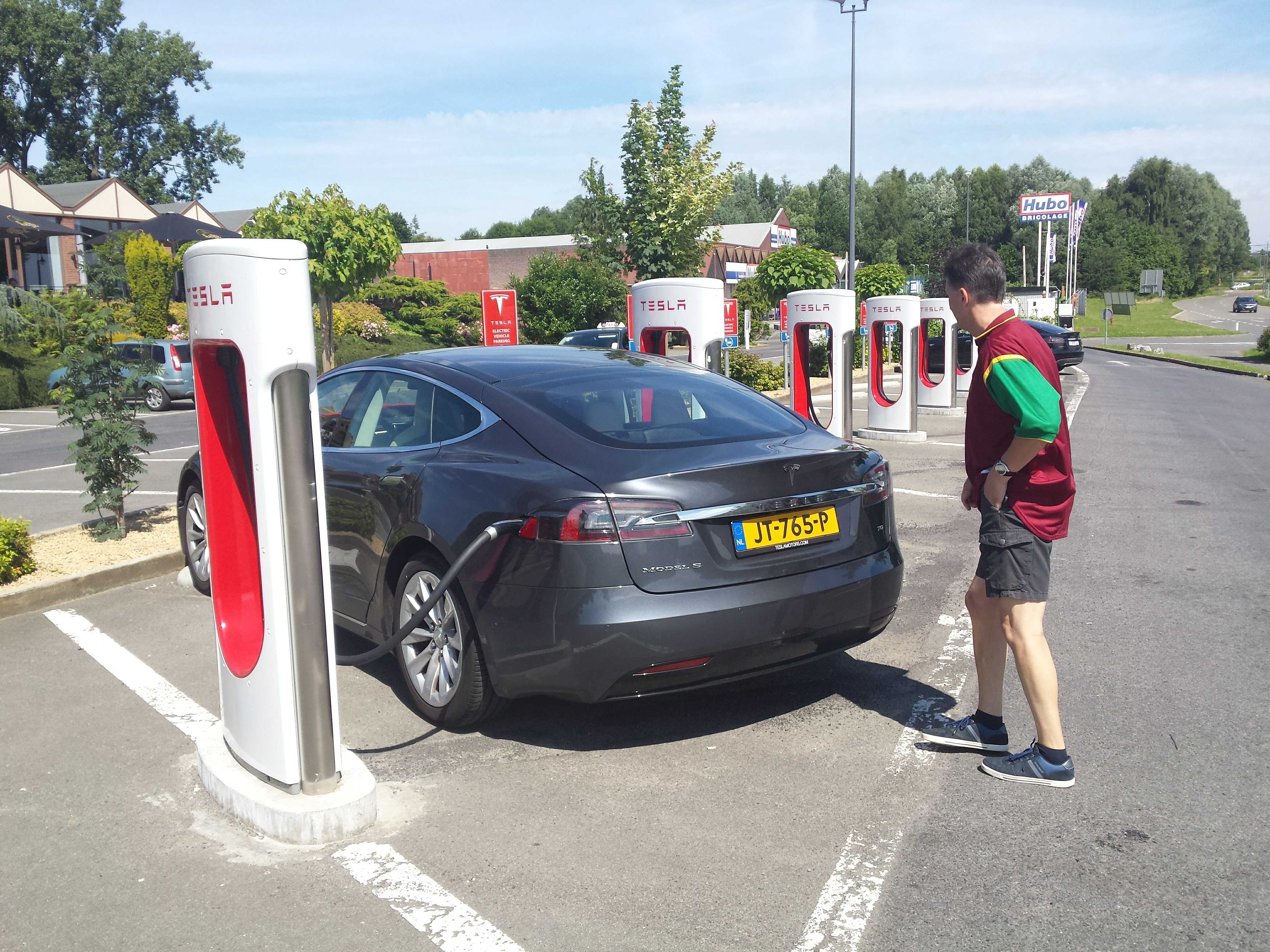 Tesla Model S 75 Free Charging 2016