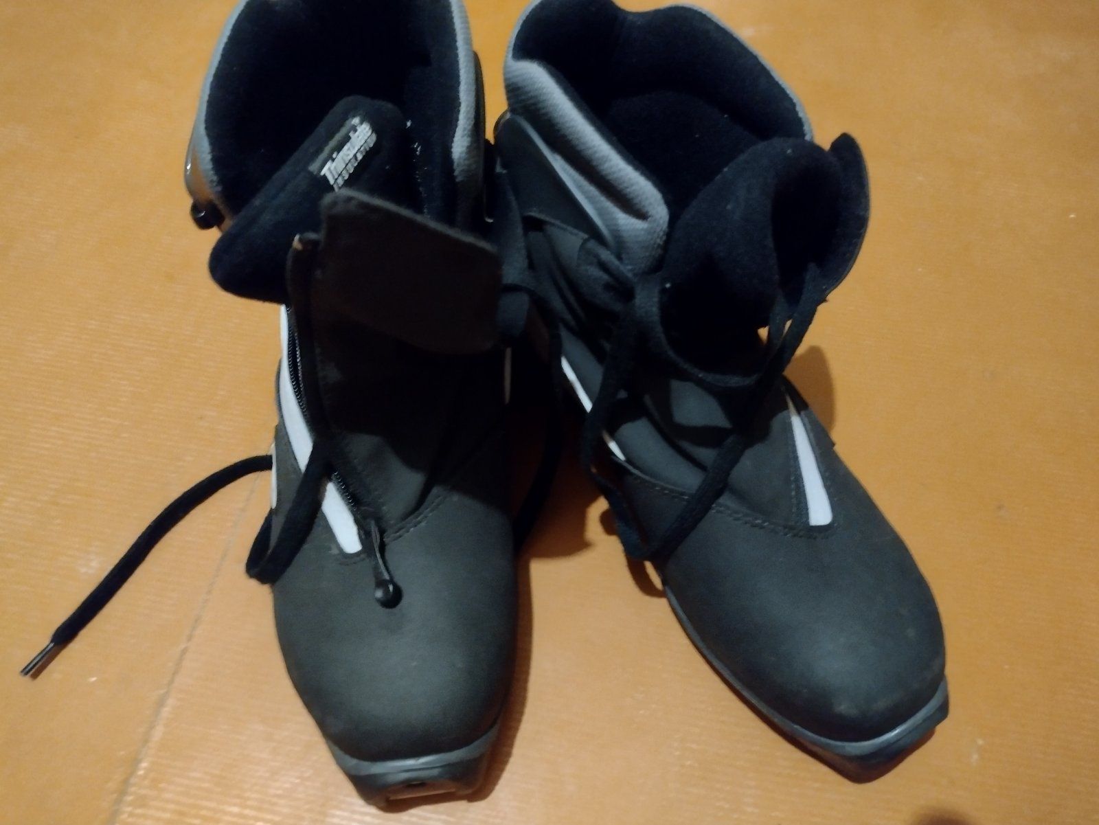 Ботинки лыжные Salomon SNS Profil 43 р-р. Новые. Есть 39, 40 размер