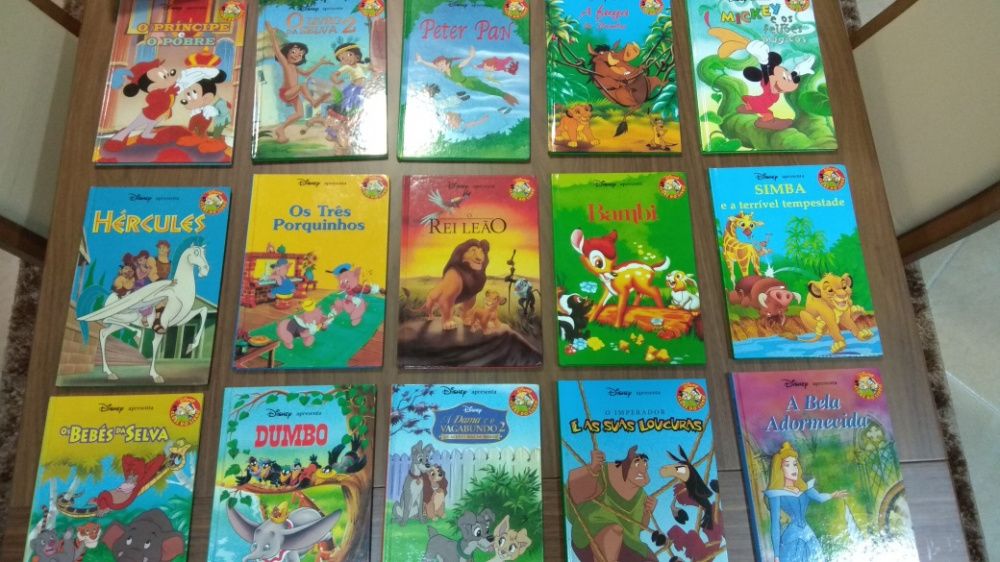 60 livros da coleção Disney