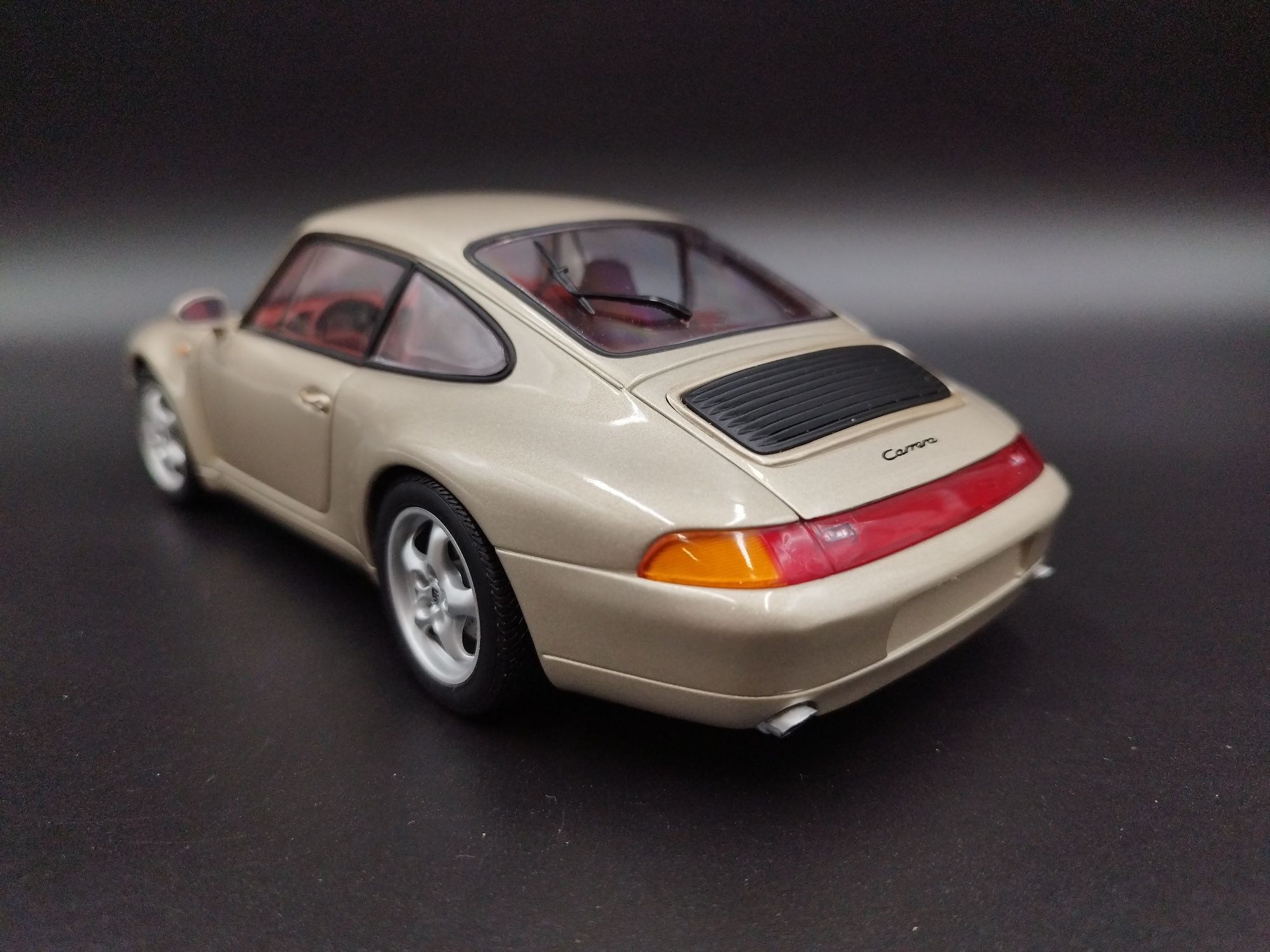 1:18 UT Models Porsche 911 (933) Carrera  model