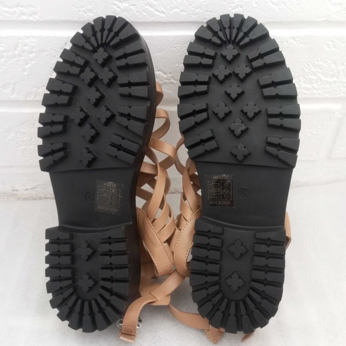 Новые женские босоножки-римлянки на высокой подошве  .