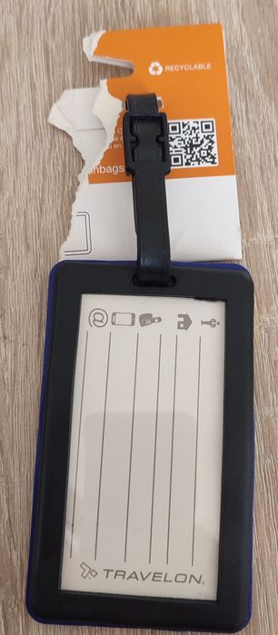 Zawieszka, przypinka do walizki podróżnej.