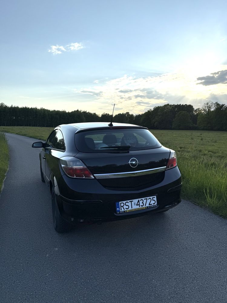 Opel Astra H GTC panorama 1.6 benzyna 105KM 2007r.