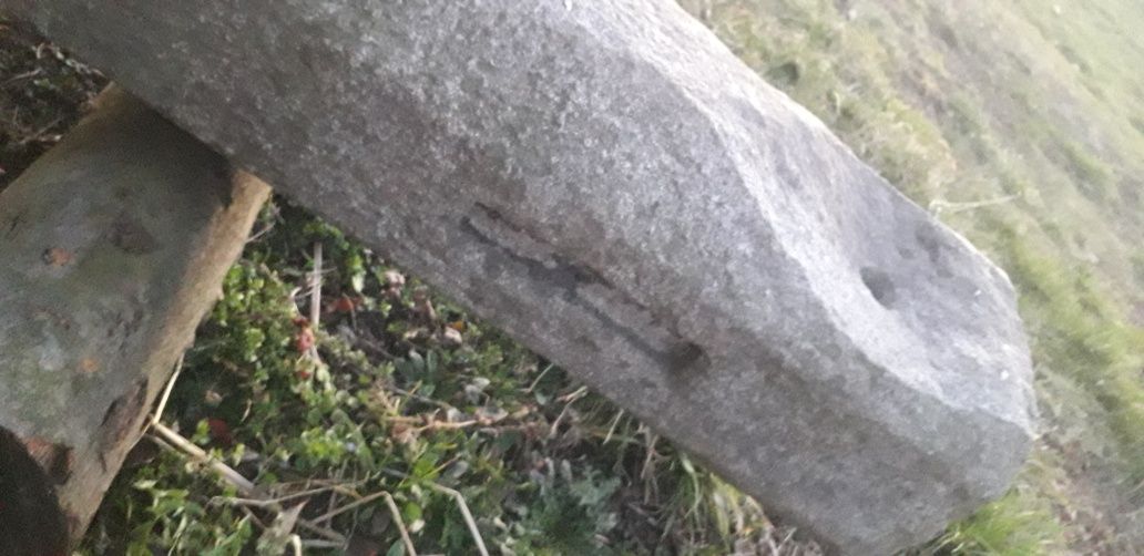 Poniemiecki słup granitowy filar