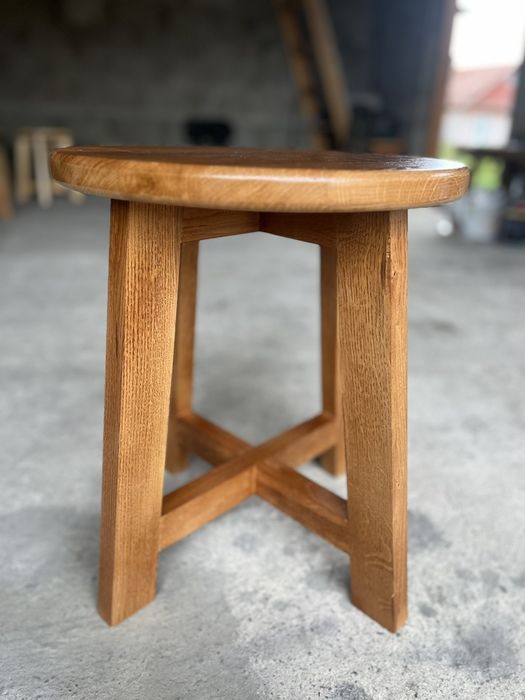 Табурет з натурального дерева