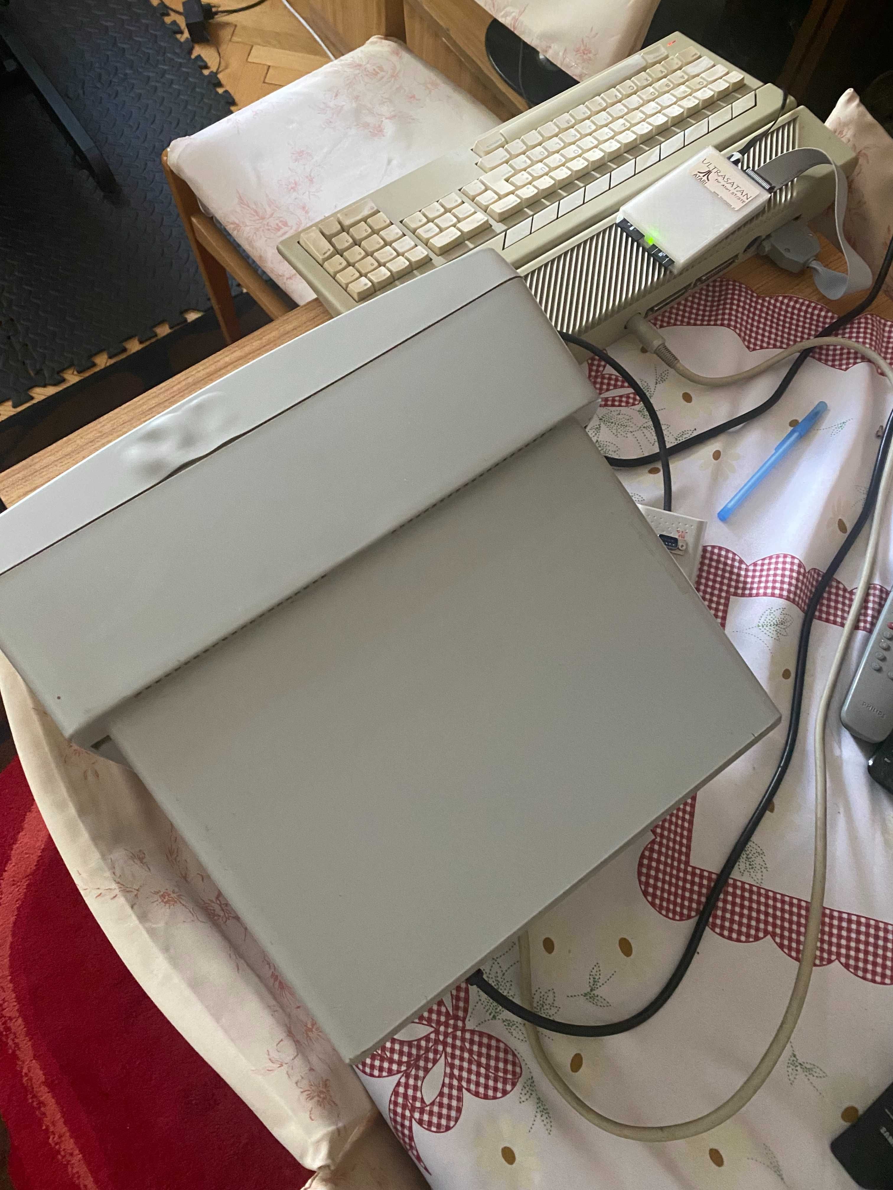 Zestaw Atari 520 ST + monitor + emulator Dysku twardego + myszka