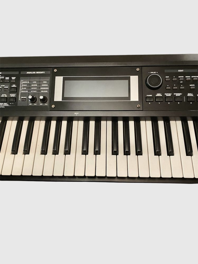 Синтезатор Roland GW8 робоча станція прописаний украіінськими стилями