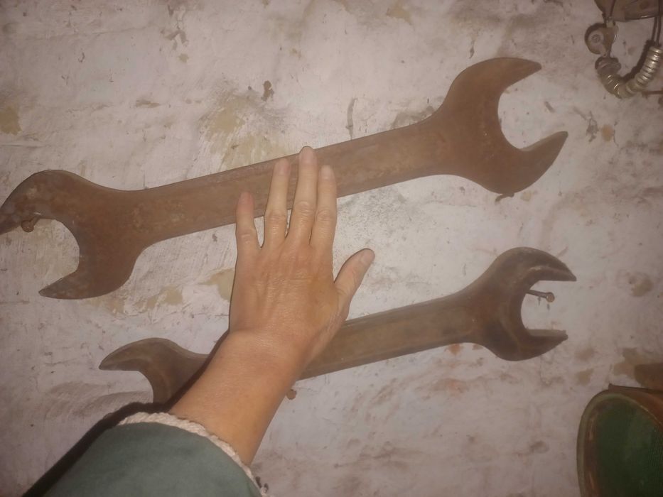 Ключ гаєчний велетенський давній