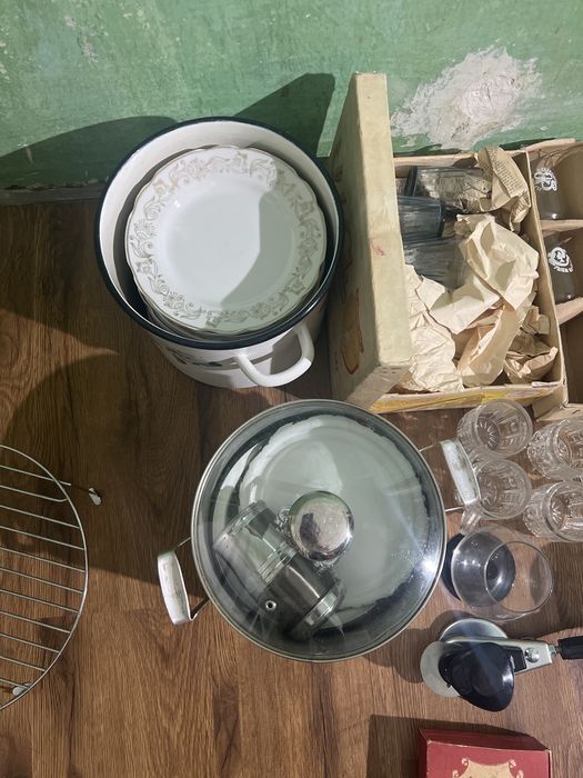 Посуд чашки/рюмки/ стакани/ кастрюлі