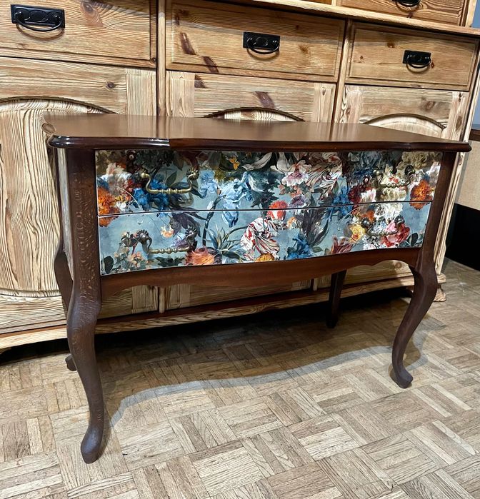 Magiczna komoda . Piękna konsola , szafka