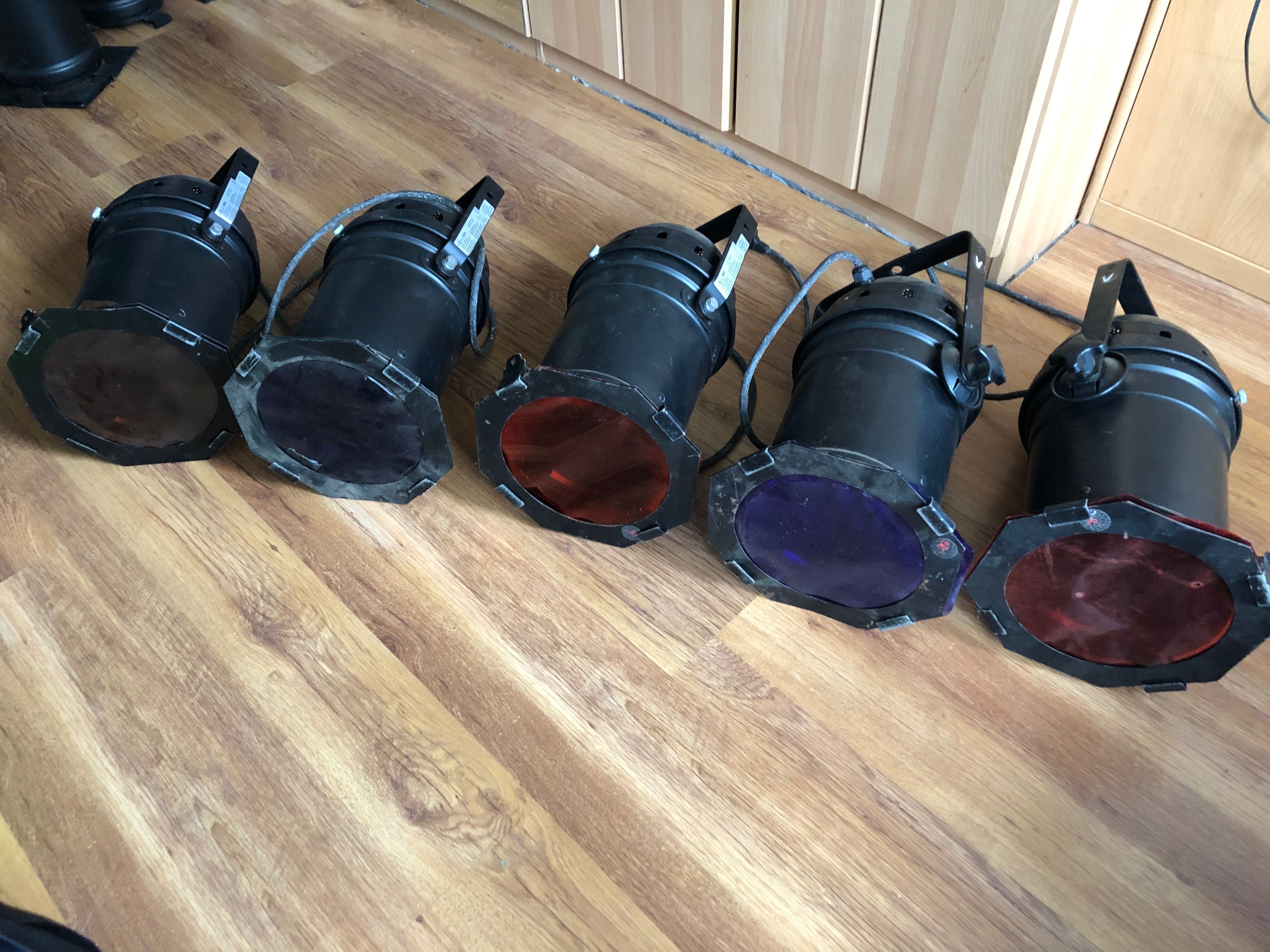 8 x reflektor PAR 64 z żarówkami i filtrami