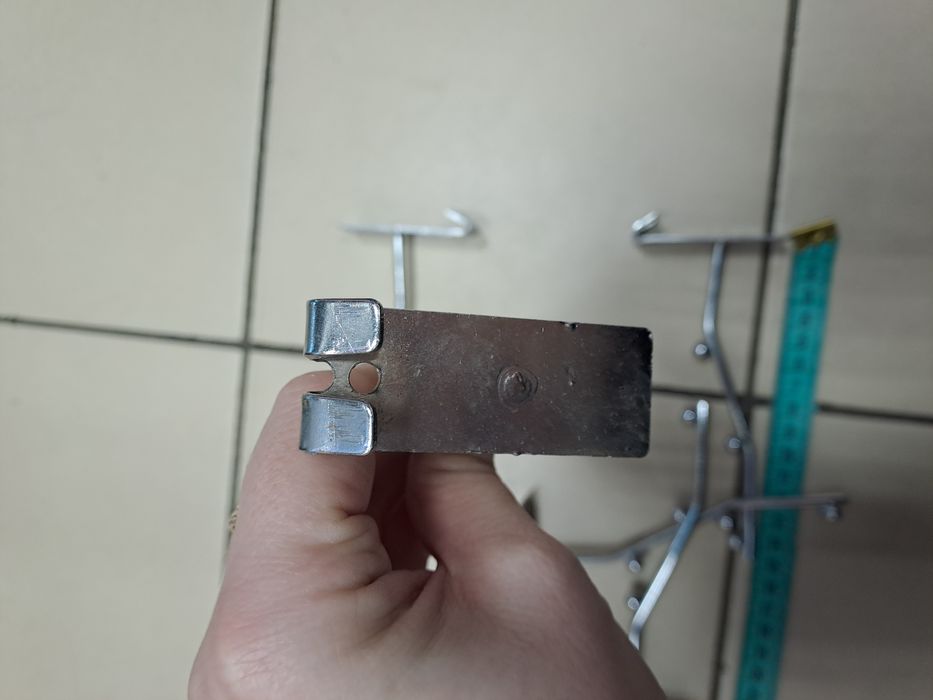 Кронштейн флейта на 3 кулі для торгівельної сітки