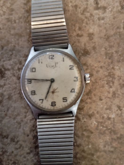 Vendo este relógio muito bonito bom estado a trabalhar muito bem