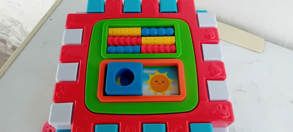 Cubo desmontável interativo infantil