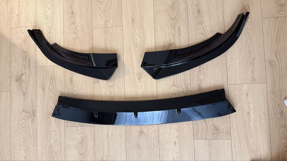 Губа, сплітер переднього бампера чорний глянець Tesla модел Y