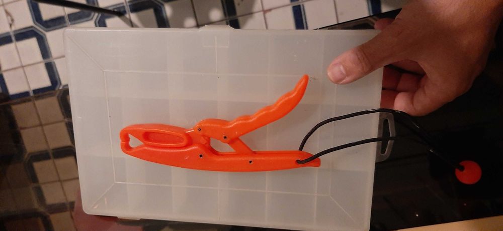Grip para pesca mais caixa para por material acessórios.